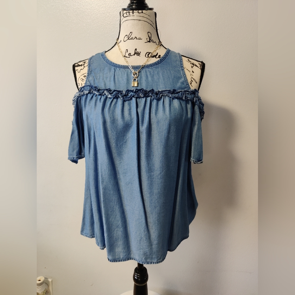 LC Lauren Conrad blue denim like off shoulder top euc size small